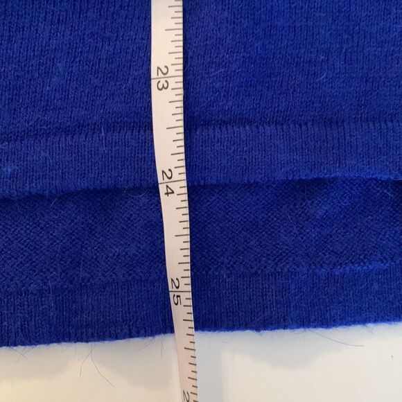 𝅺H&M long sleeve bright blue split hem sweater. Size small runs larger - Picture 10 of 10